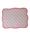 Set de table matelasse a carreaux avec bordure festonnee rose framboise de la marque Rice