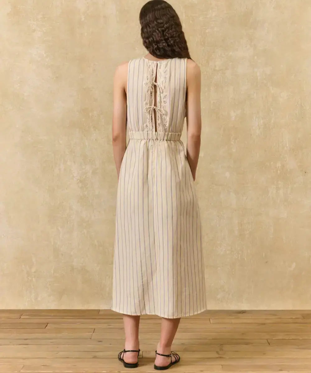 Vue de dos de la robe longue en coton et en lin Ariane de Louise Misha
