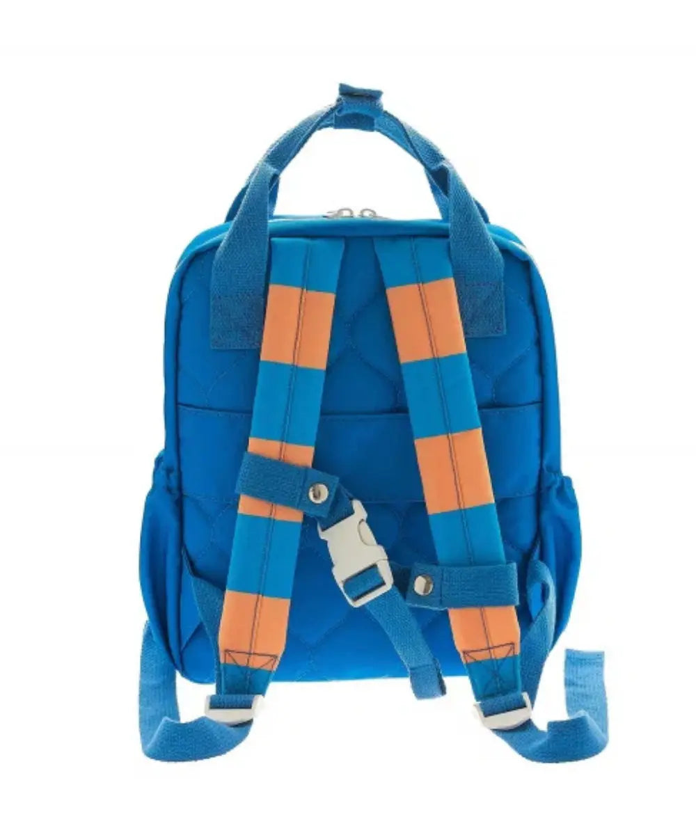 Grand sac à dos enfant bleu avec motif un teckel en motif et de la collection Woof Gang. Fabriqué en plastique recyclé RPET de la marque The Cotton Cloud.