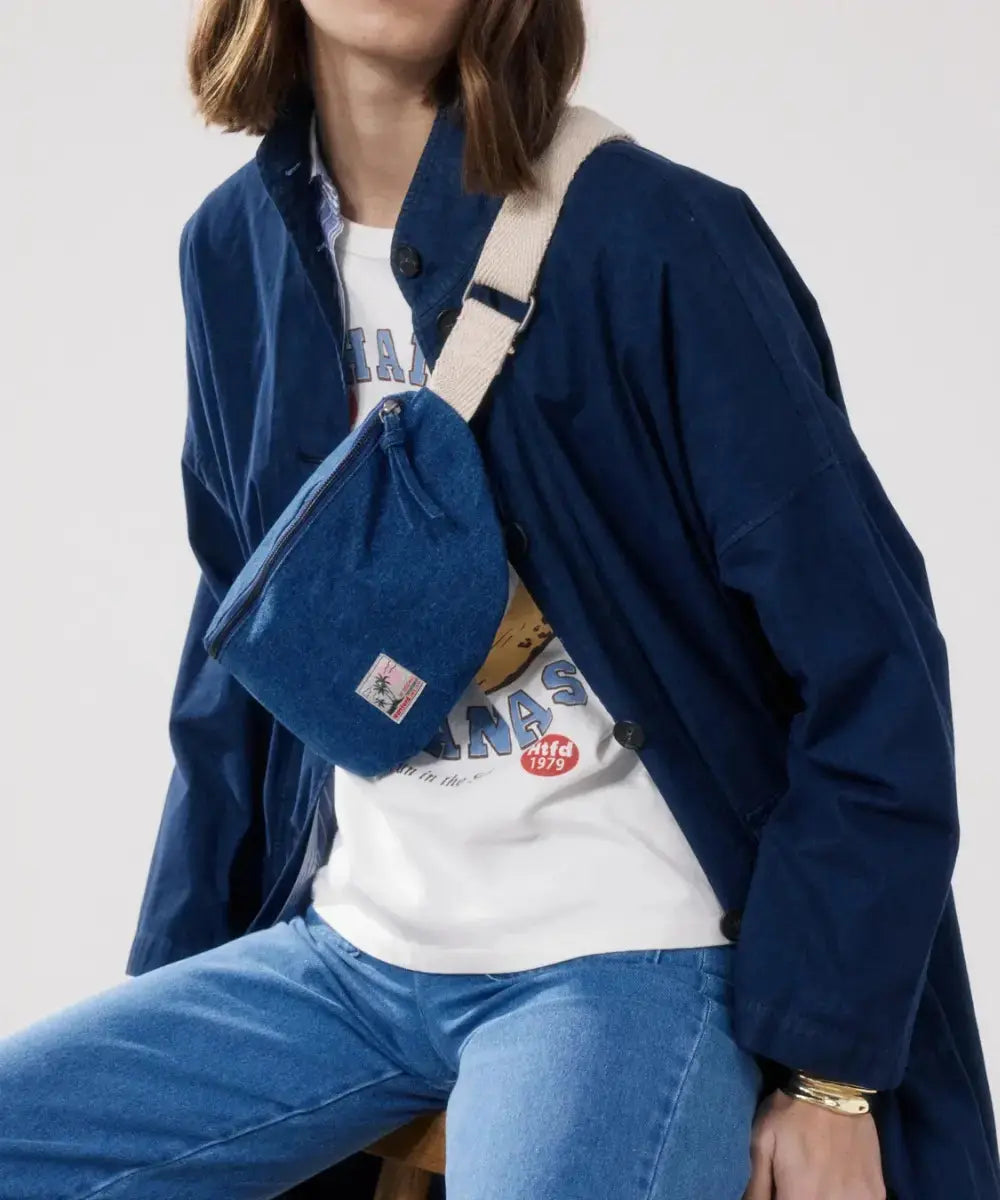 Photo portée du sac banane Antigua Denim de Hartford