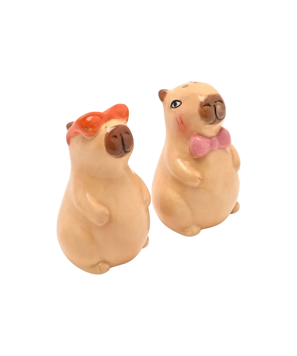 Salière et poivrière capybaras, sélection Merci Léonie, sur fond blanc
