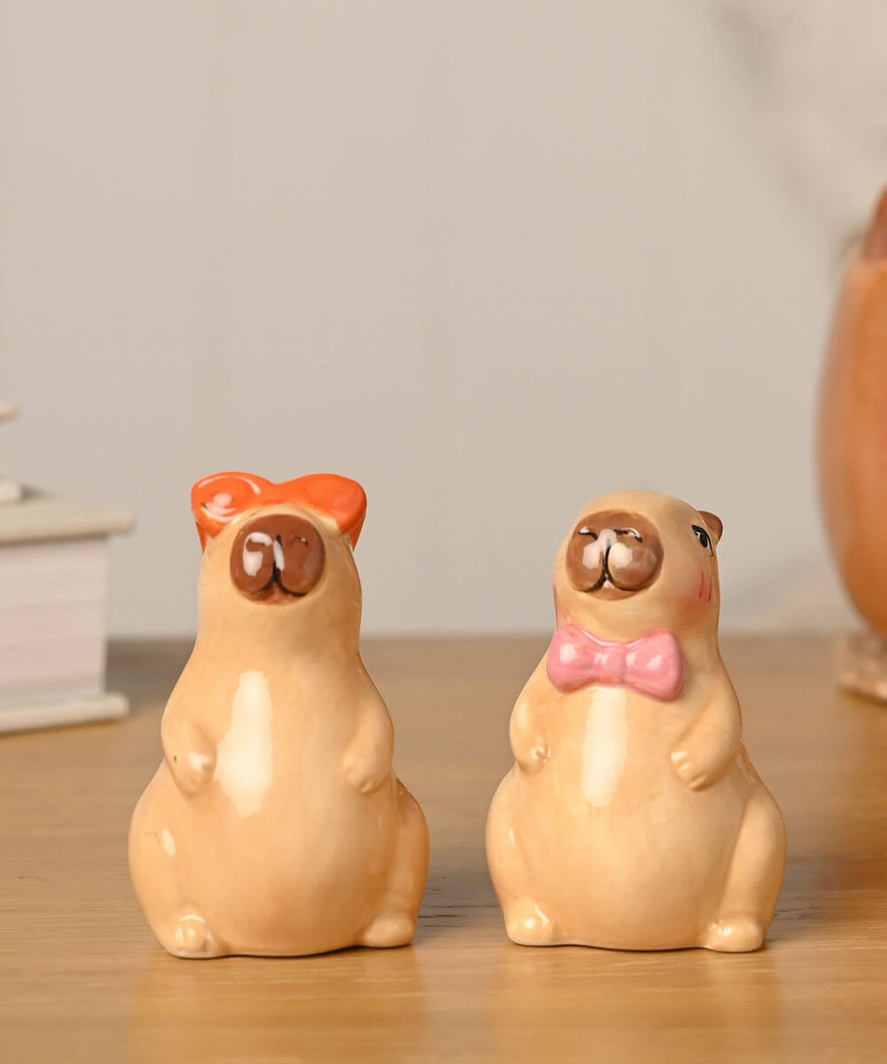 Salière et poivrière capybaras, sélection Merci Léonie, en mise en scène
