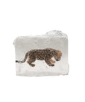 Savon transparent et artisanal de la marque Ludi Soap adapté pour les enfants : laissant apparaître une figurine de bébé léopard au centre.