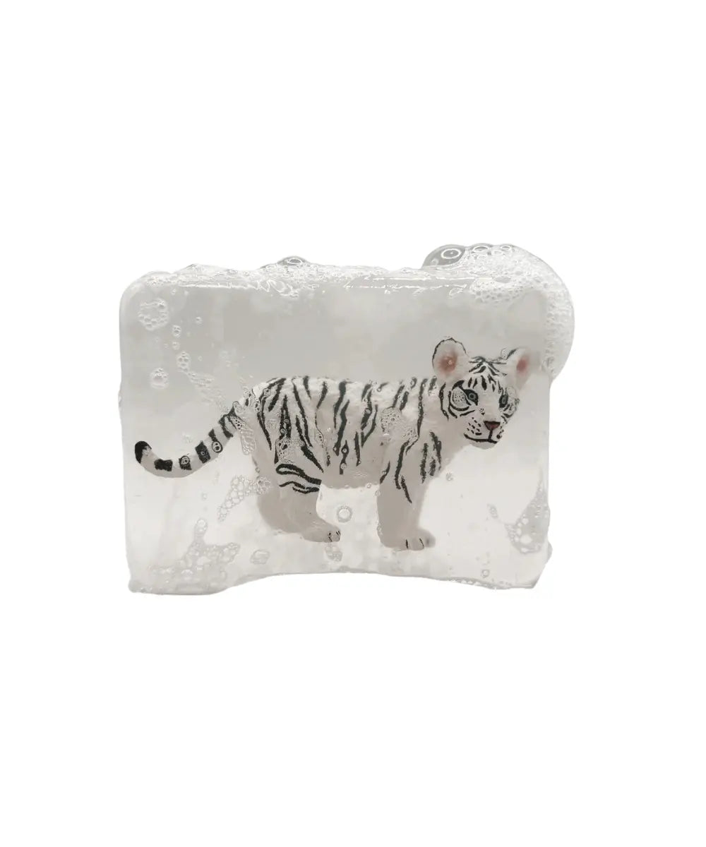Savon transparent Ludi Soap pour enfant laissant apparaître une figurine de petit tigre blanc au centre.