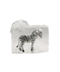Savon transparent ultra-clair pour enfant laissant apparaître une figurine en forme de Zèbre au centre.
