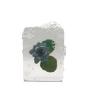 Savon artisanal Ludi Soap avec une figurine en forme de nénuphar à son centre
