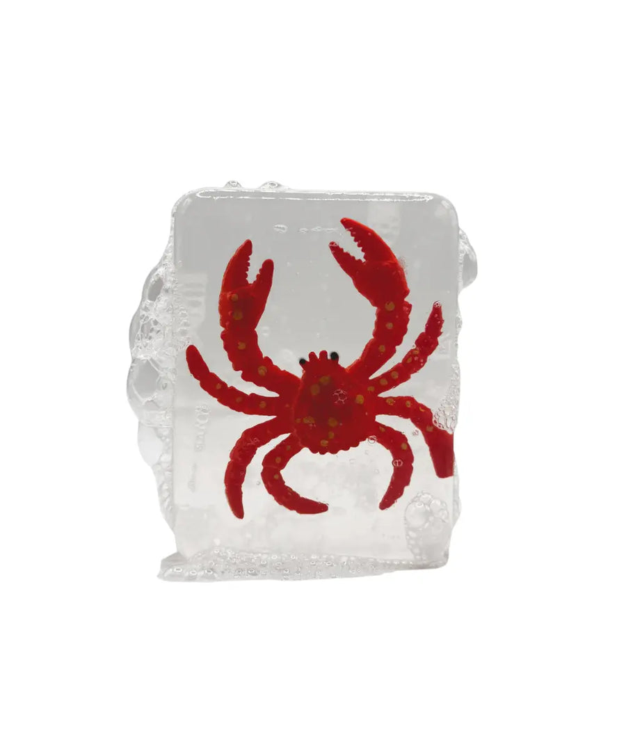 Savon artisanal Ludi Soap adapté pour les enfants et contenant une figurine en forme de Crabe