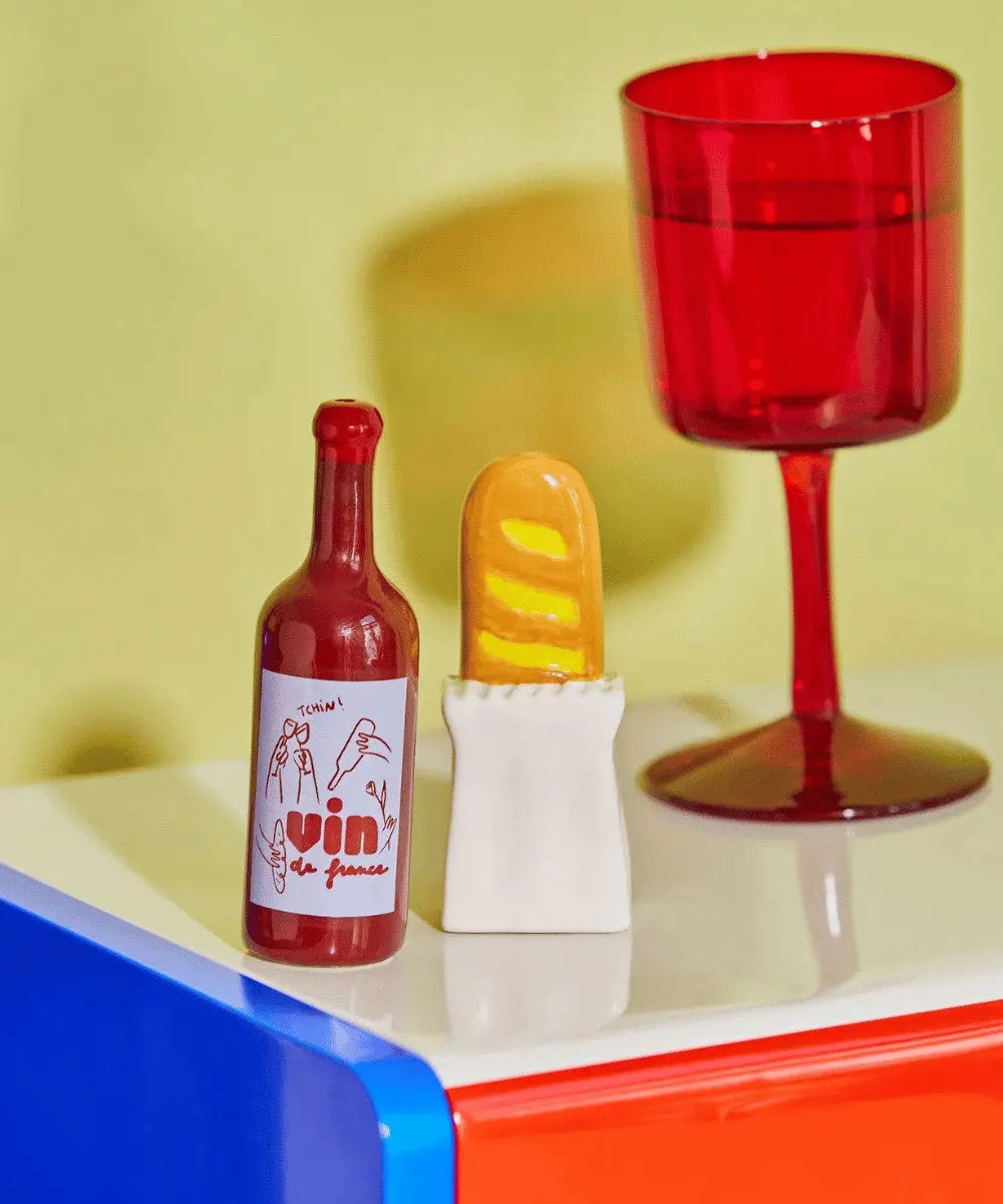 Sel et Poivre Baguette de Fluid Market posés sur une table colorée