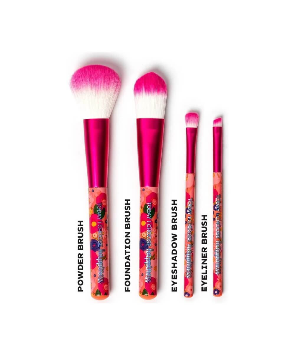 Set de 4 pinceaux de maquillage Fleurs de la marque Legami, sur fond blanc