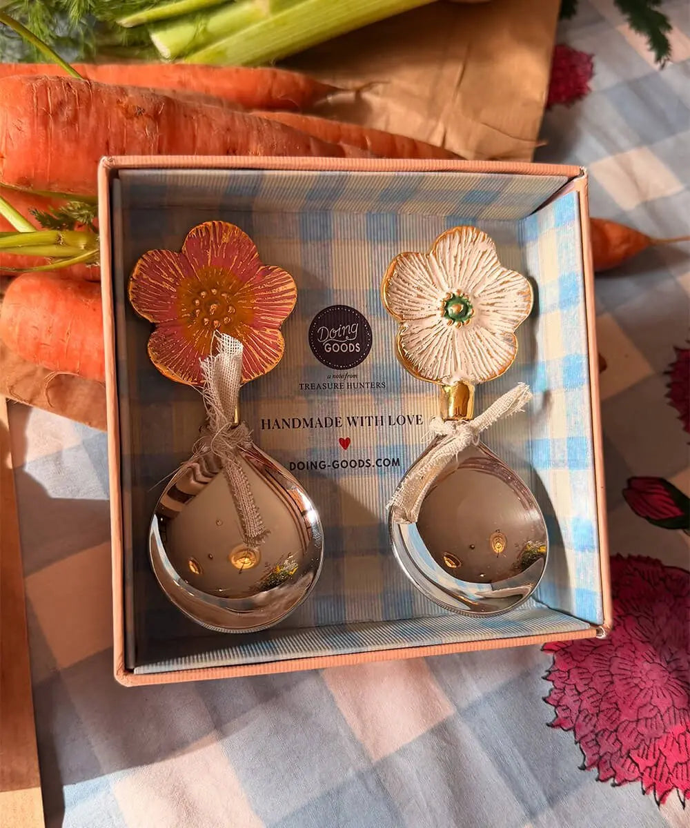 Photo du coffret cadeau des cuillères Faye Fleur de Doing Goods