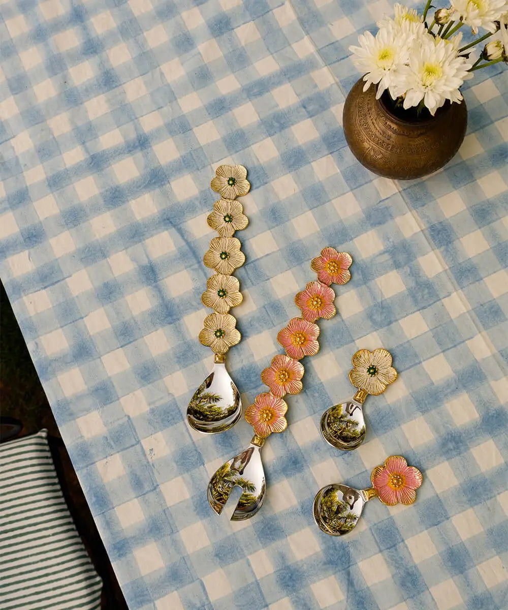 Set de Cuillères Faye Fleur Dipster dans Coffret Cadeau Doing Goods en situation