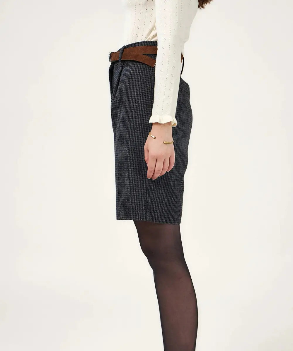 Short long pour femme en laine et en viscose de la marque Calie