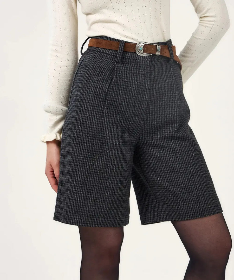 Short long pour femme en laine et en viscose de la marque Calie