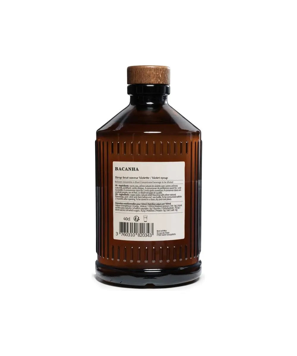 Sirop Brut de Violette Bacanha détail produit sur fond blanc et vue de l'étiquette située à l'arrière
