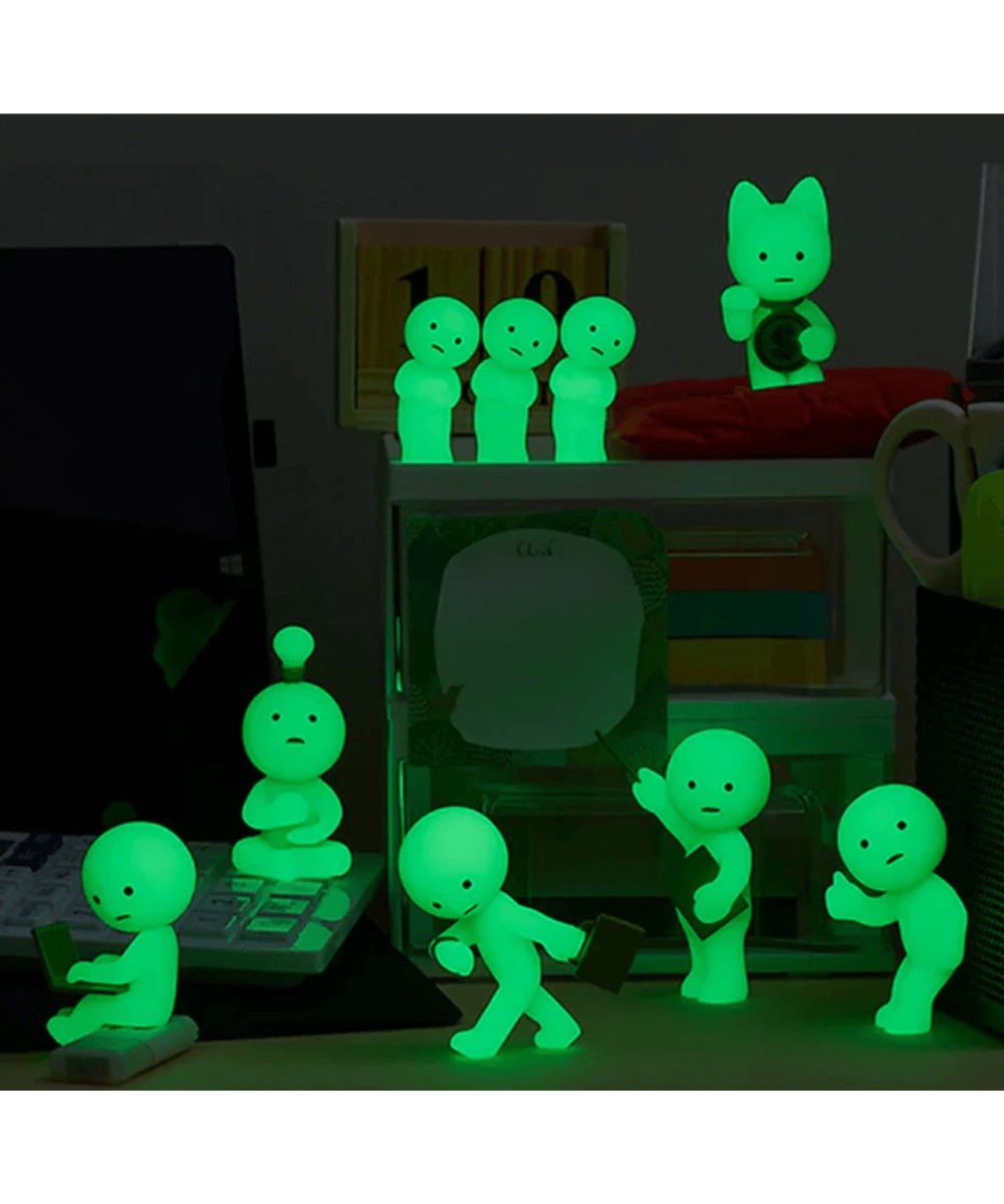 Vue des 6 figurines SMISKI At Work dans le noir