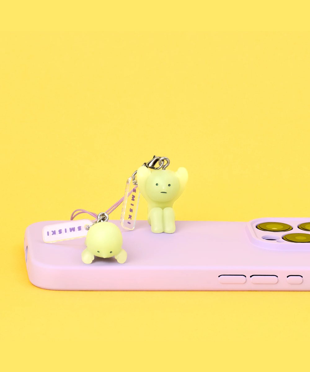 Gros plan en situation de Smiski Strap série 3 (1pcs) de SMISKI