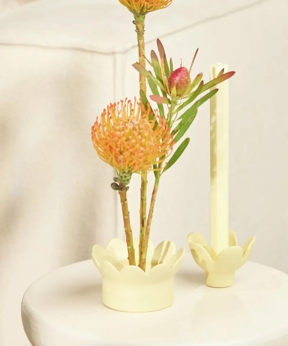 Bol en porcelaine Jaune Pastel en situation, posé sur une console dans un salon