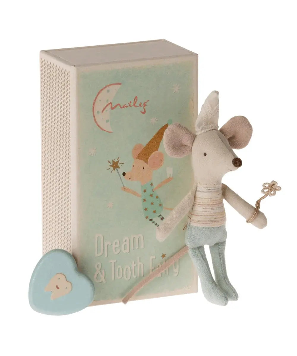 Souris Fée des dents Petit frère Maileg sur fond blanc