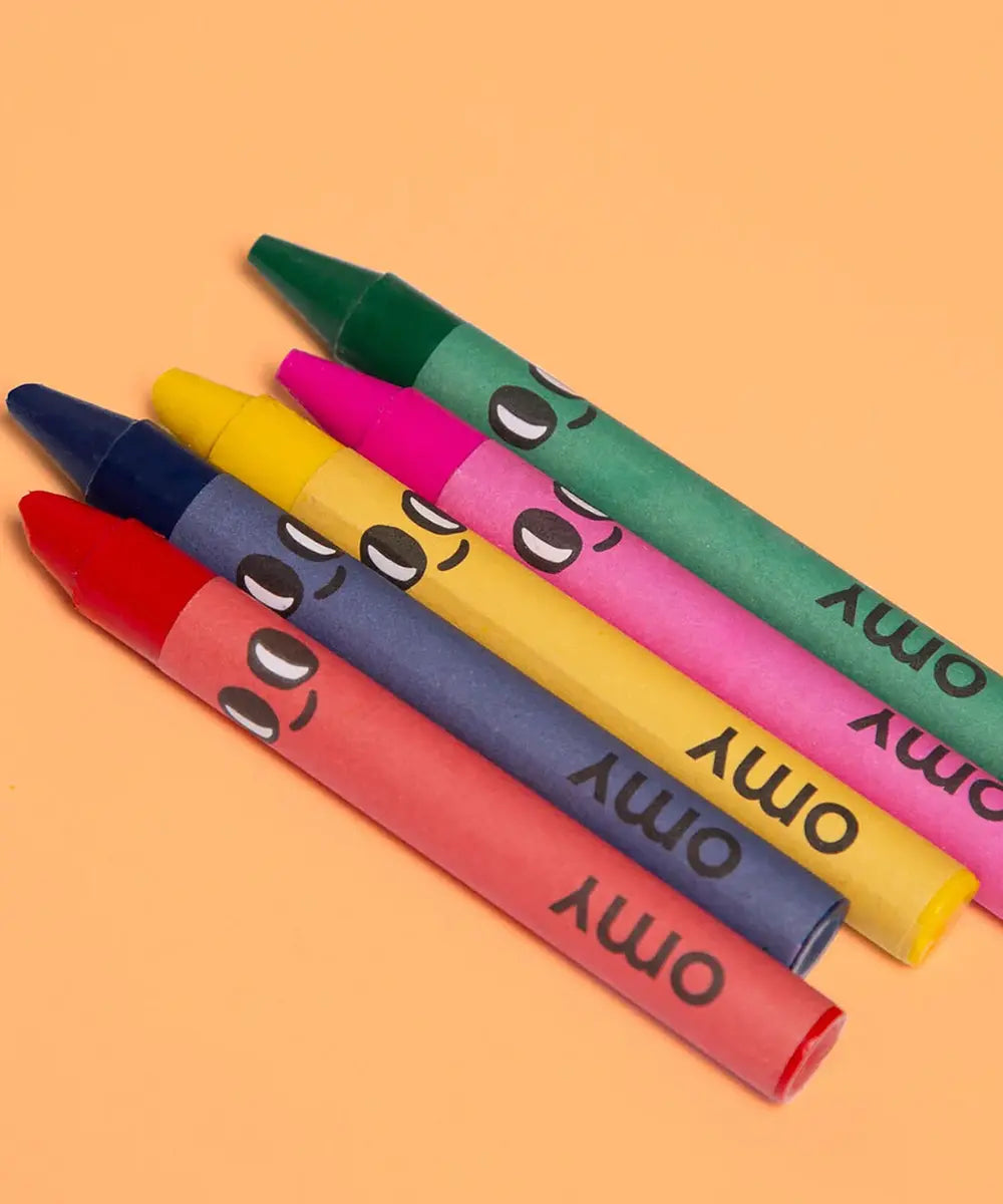 Livre de coloriages et stickers univers yummy avec crayons de cire omy.