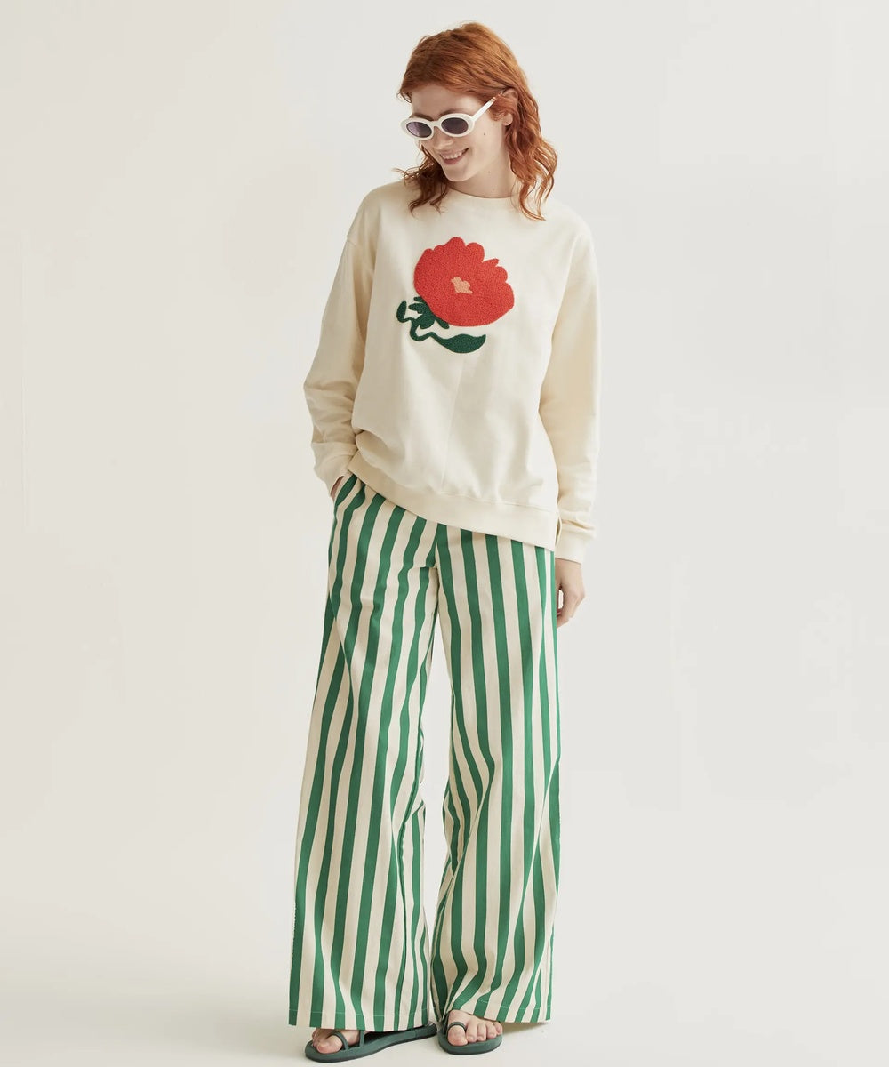 Sweat broderie fleur rouge de Compañía Fantástica