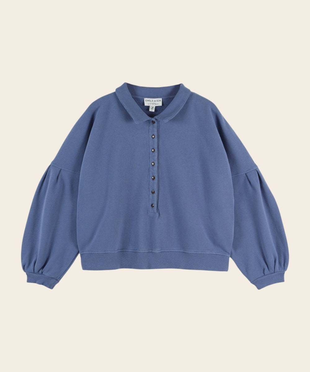 Sweat Polo Boutonné Bleu sur fond blanc de la marque Emile et Ida