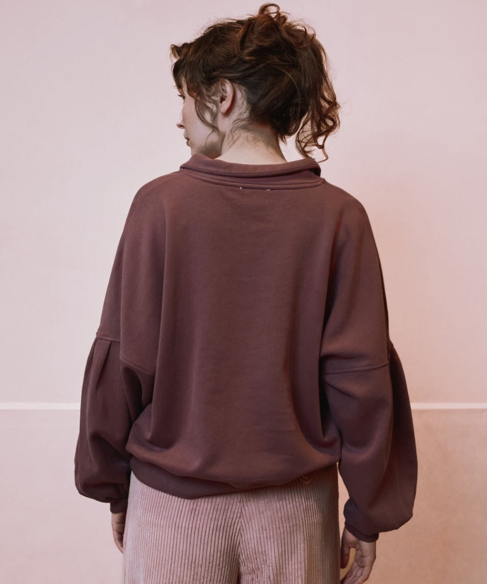 Sweat Polo Boutonné Violet porté de la marque Emile et Ida