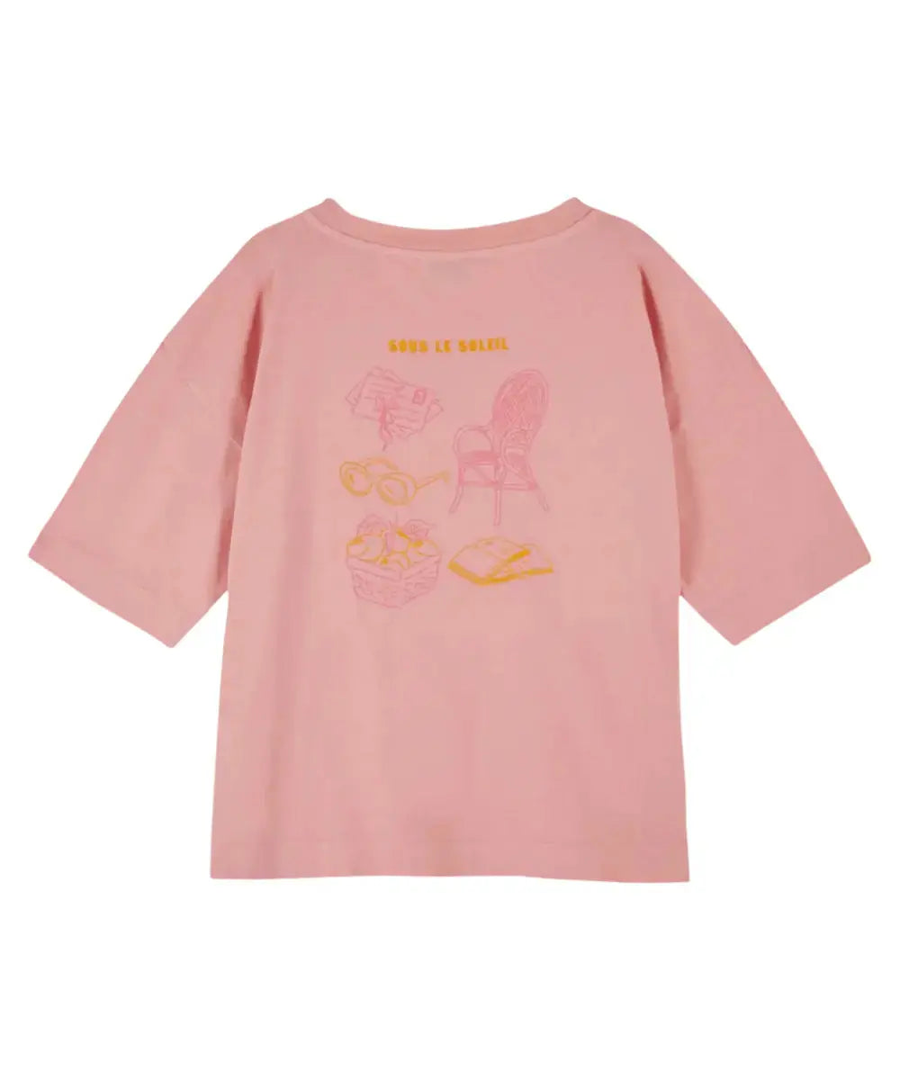 Vue des motifs sur le thème des vacances présents au dos du t-shirt Soleil de Emile et Ida