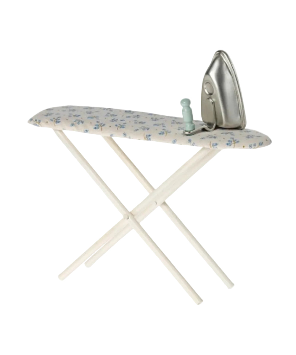 Table et Fer à Repasser Bleu - Maileg de la marque Maileg