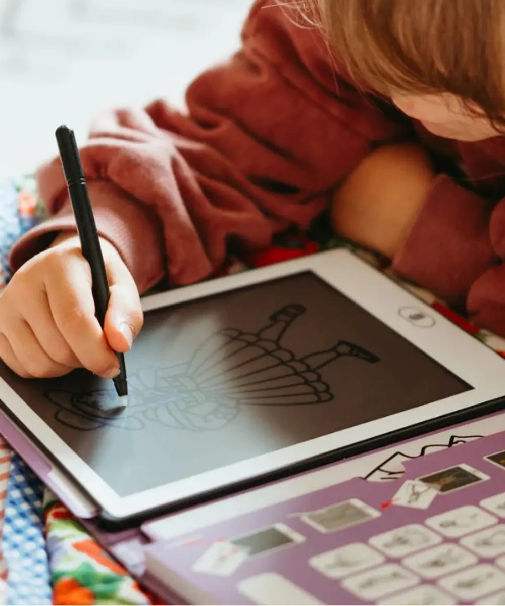 Petite tablette lumineuse de dessin rose Kidydraw Mini sur le thème des princesses avec des calques de modèles à décalquer