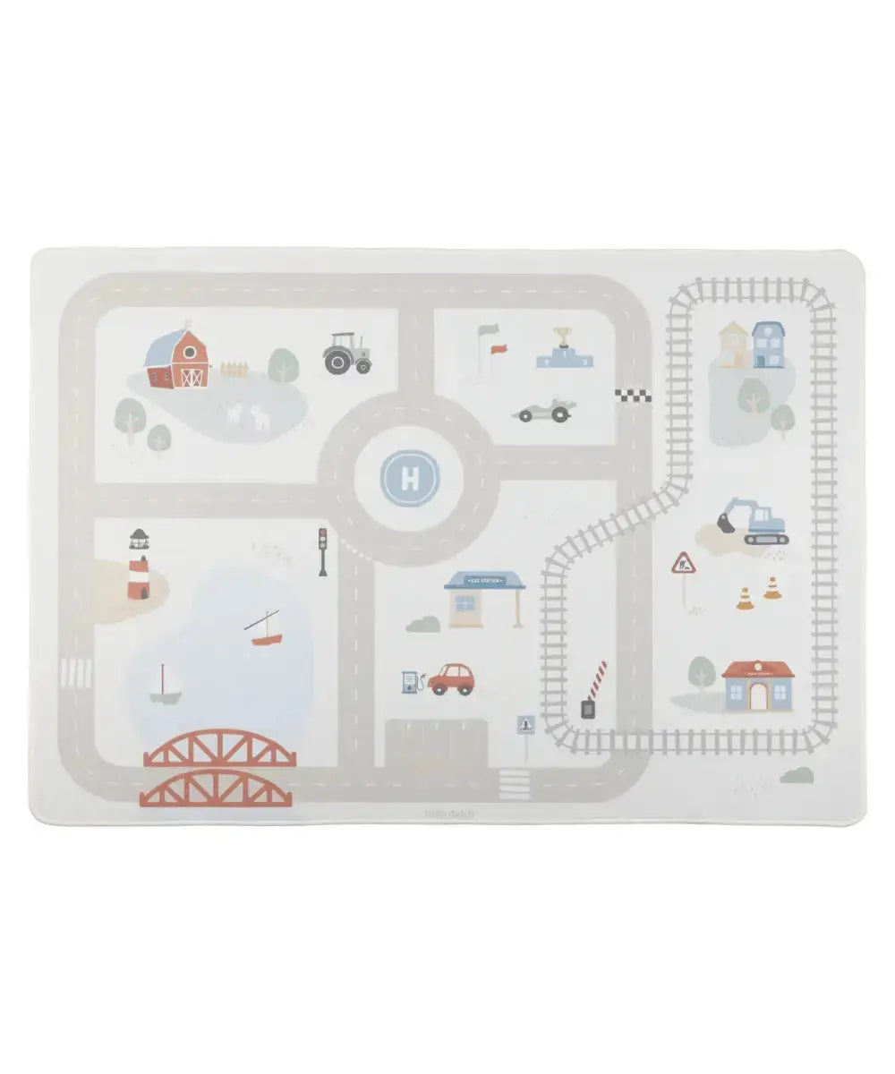 Tapis de jeu circuit de voiture Little Dutch avec routes et décorations scandinaves.
