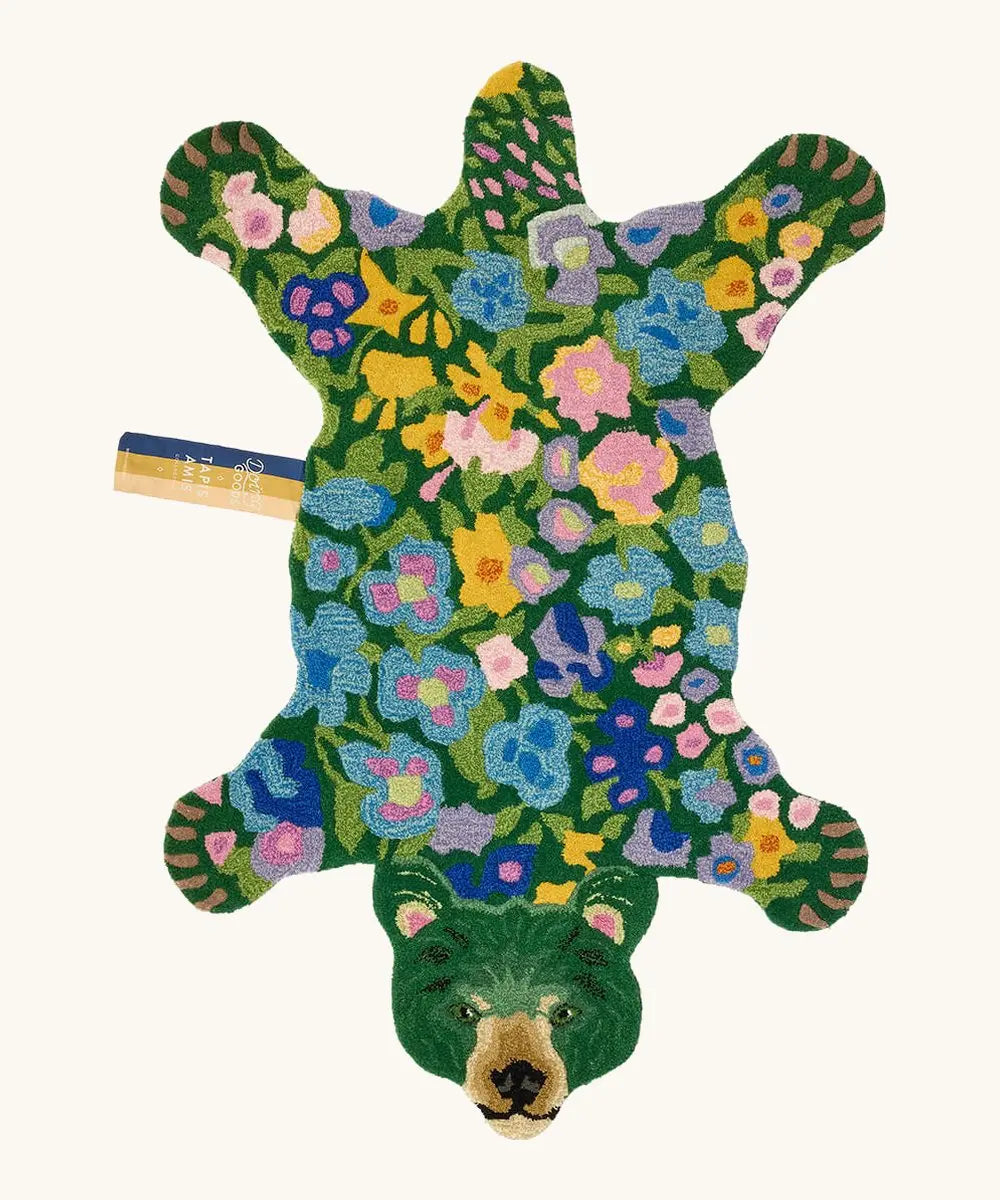 Tapis Josie Jardin Ours Large de Doing Goods sur fond blanc