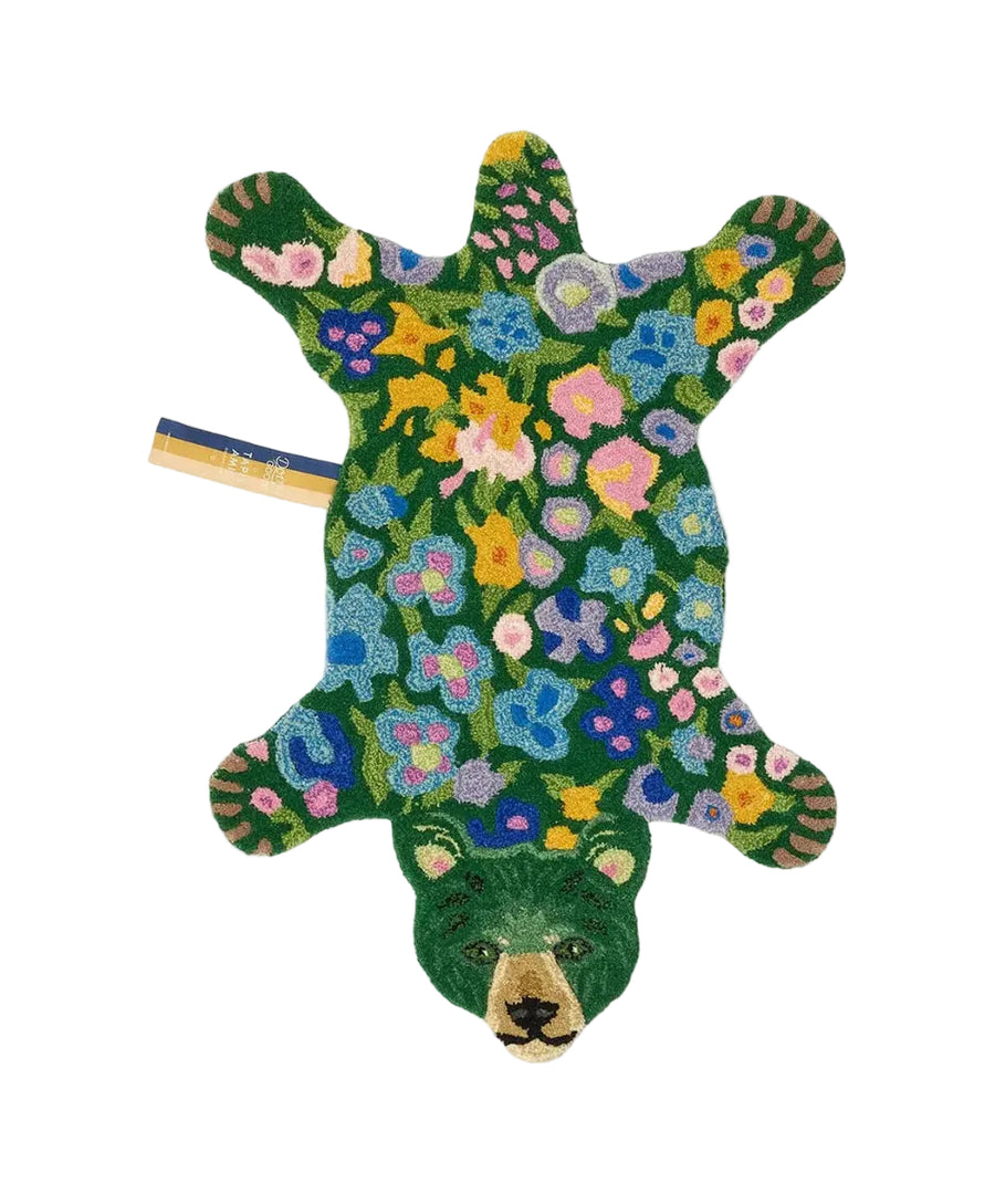 Tapis Josie Jardin Ours Small Doing Goods vu de face sur fond clair