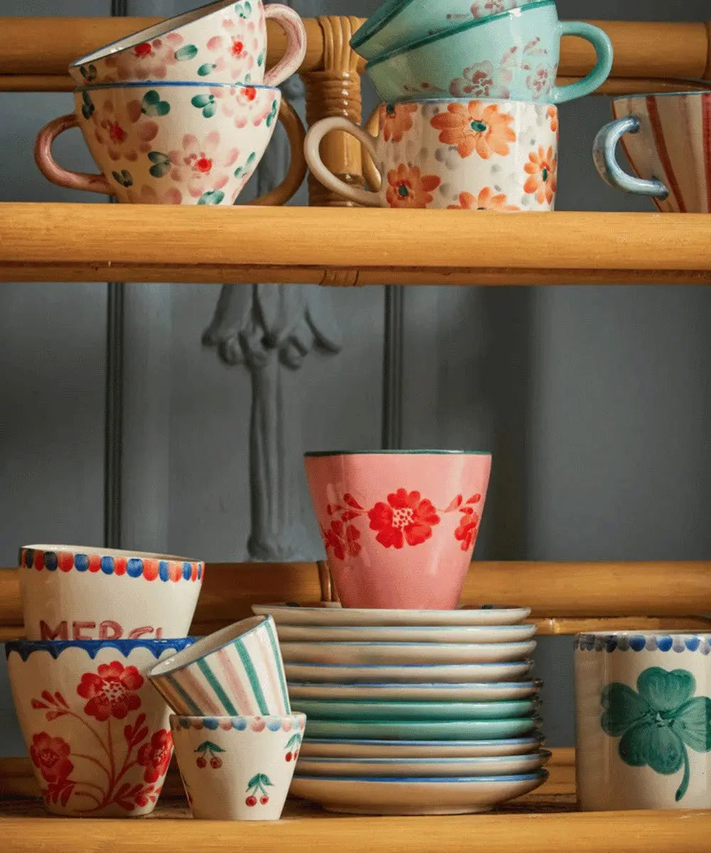 Tasse expresso ovale en céramique et avec des Rayures peintes à la main par la marque Rice