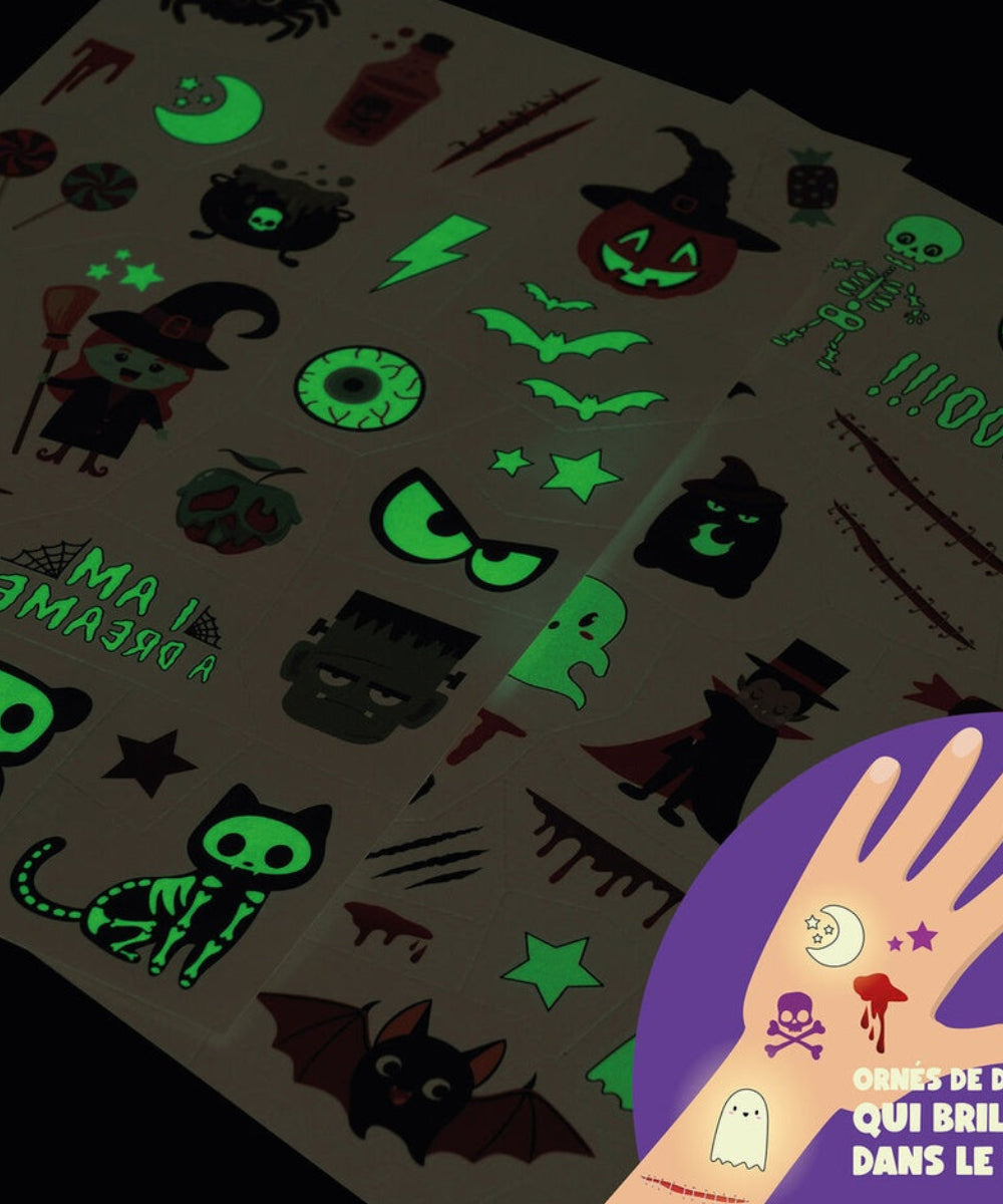 Planches de tatouages éphémres Halloween phosphorescents de Legami qui brillent dans le noir.