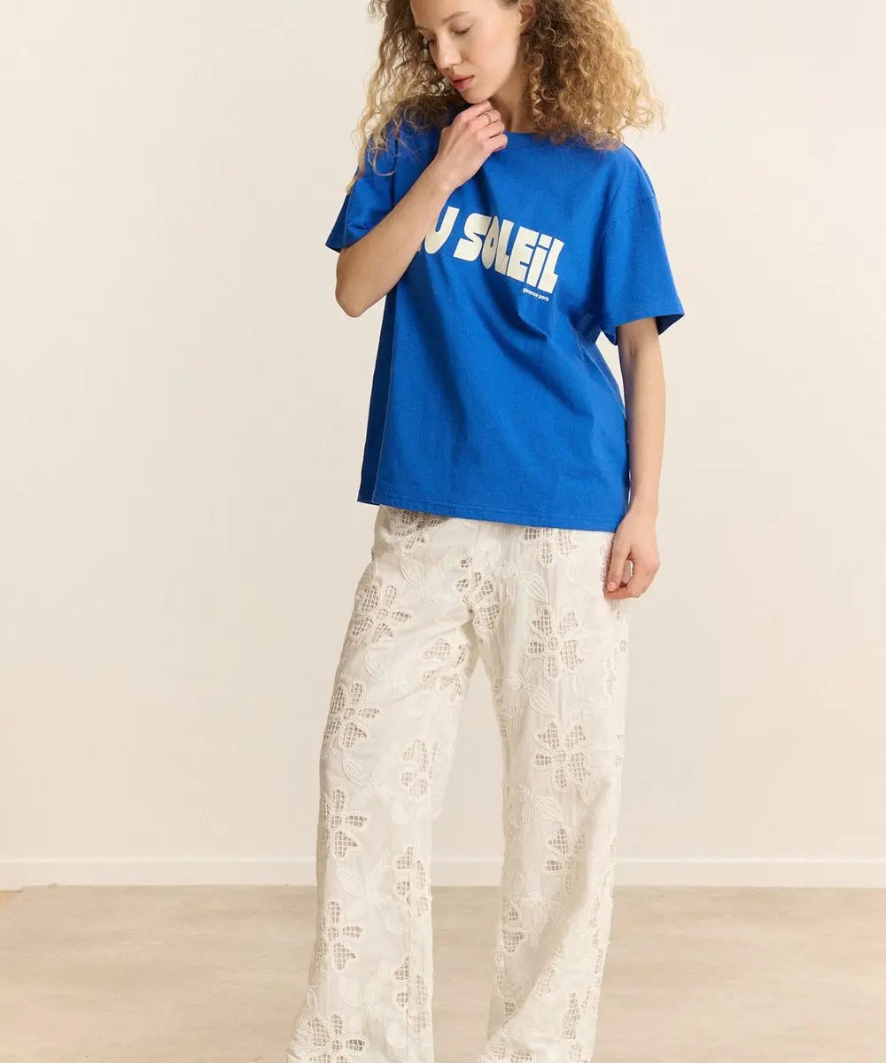 Photo portée du T-shirt Au Soleil Bleu Électrique de Garance