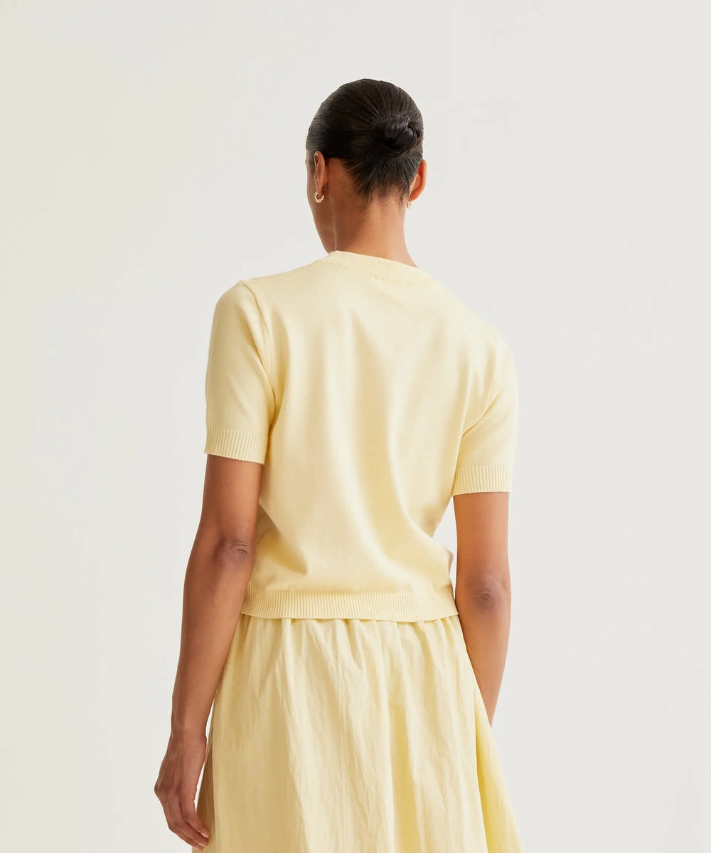 Top en maille jaune fleuri de Compañía Fantástica