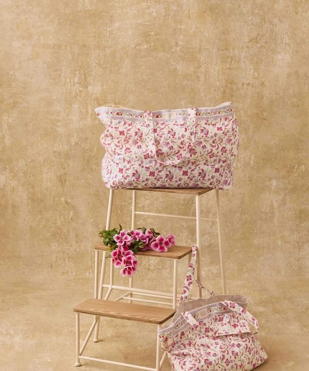 Tote bag Beverly Cream Floral Haven Louise Misha en situation