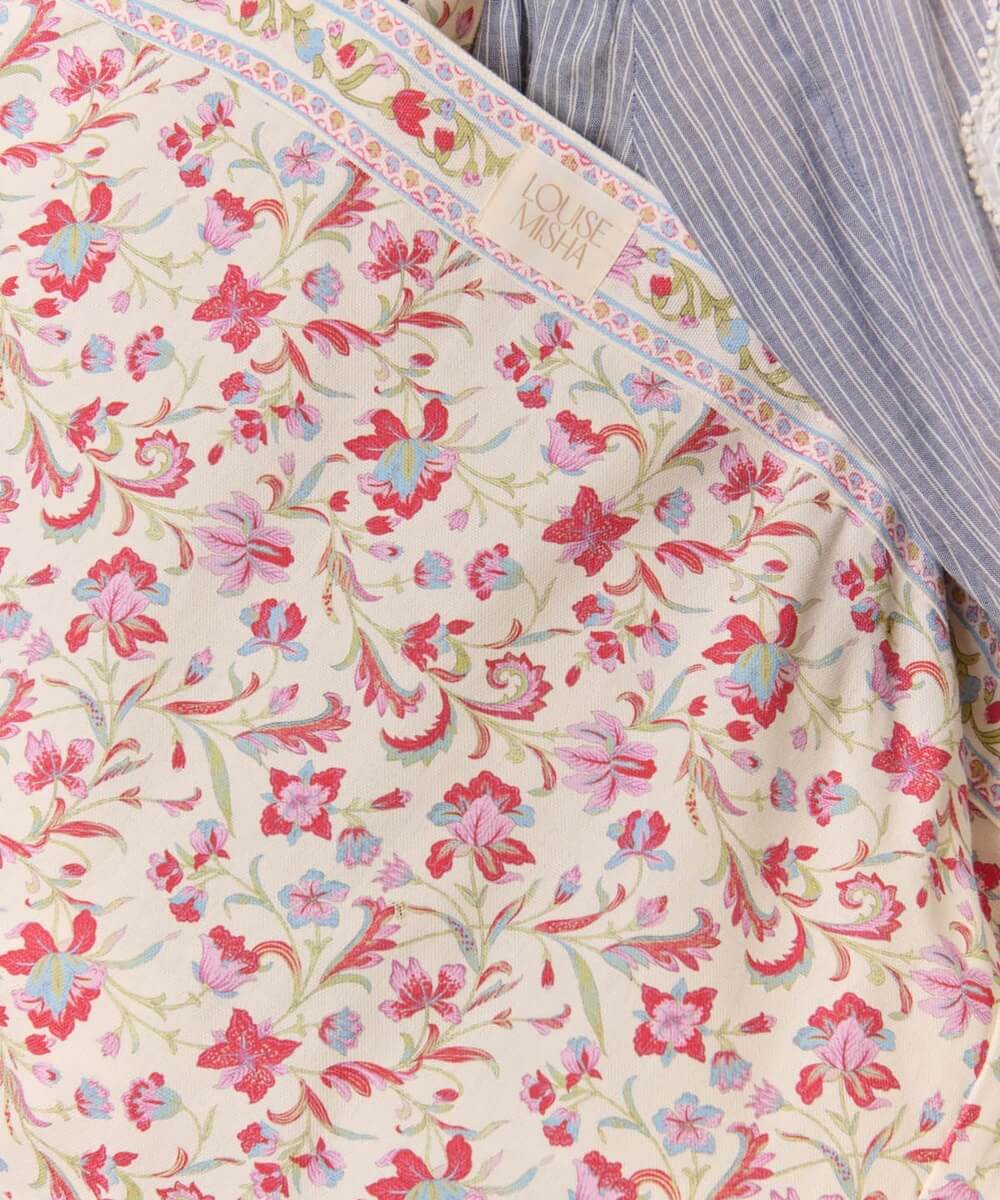 Détail imprimé du tote bag Beverly Cream Floral Haven Louise Misha