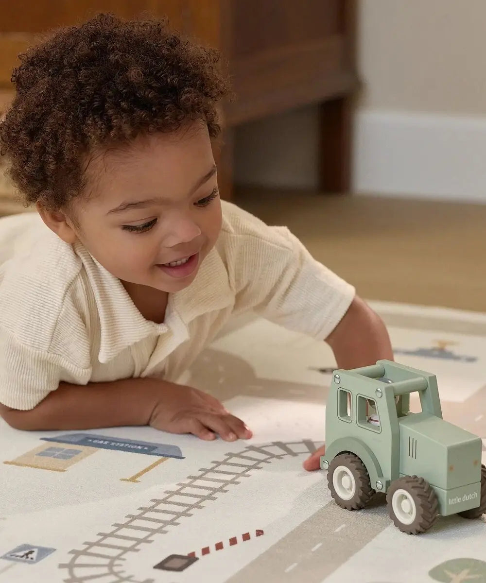 Tracteur en bois - Vert Little Dutch en situation