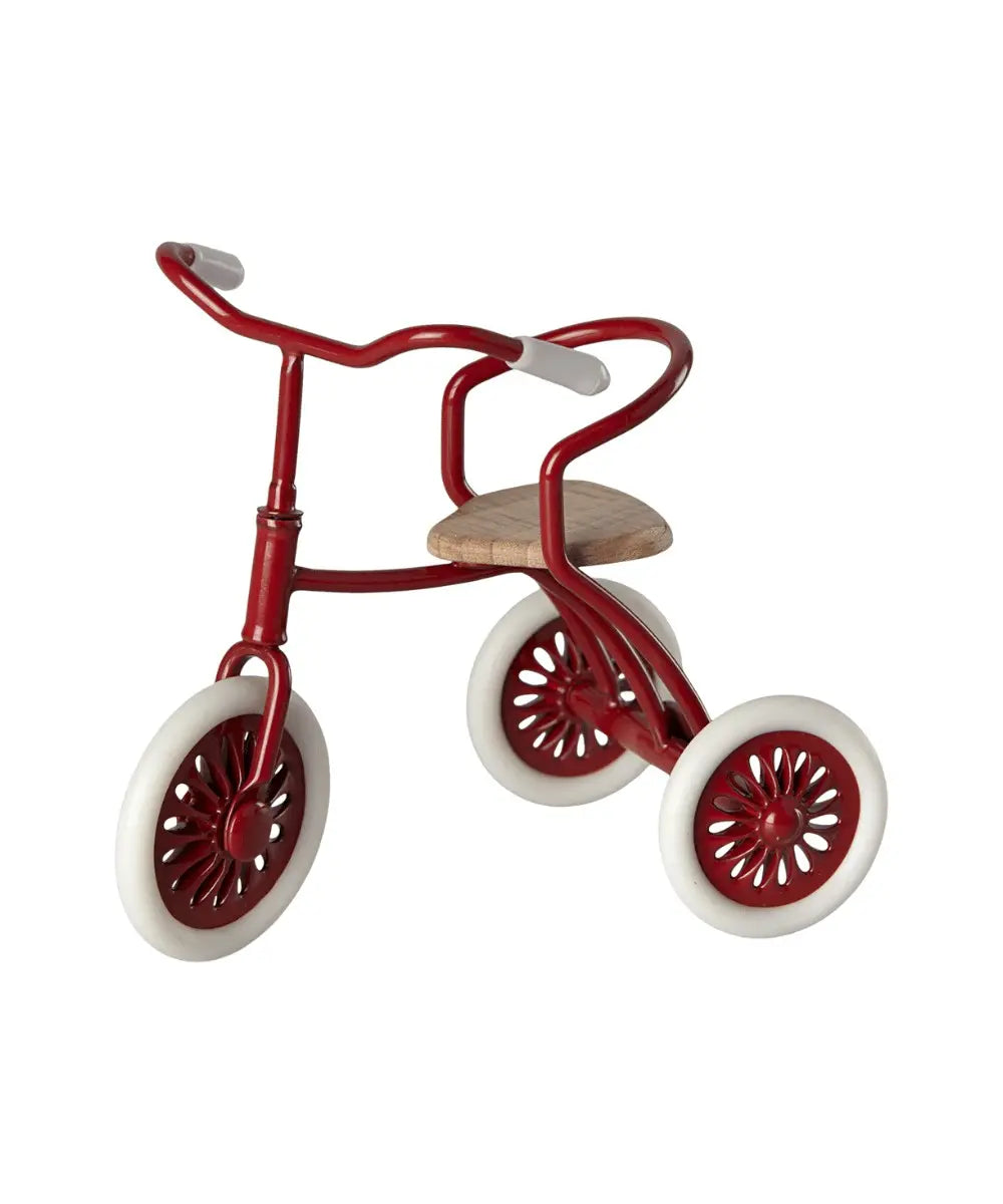 Tricycle miniature et son abri Rouge adapté pour les petites souris Maileg