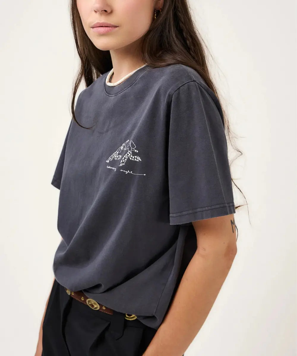 T-shirt delave en coton vintage saturne avec broderie saturday night sur la poitrine.