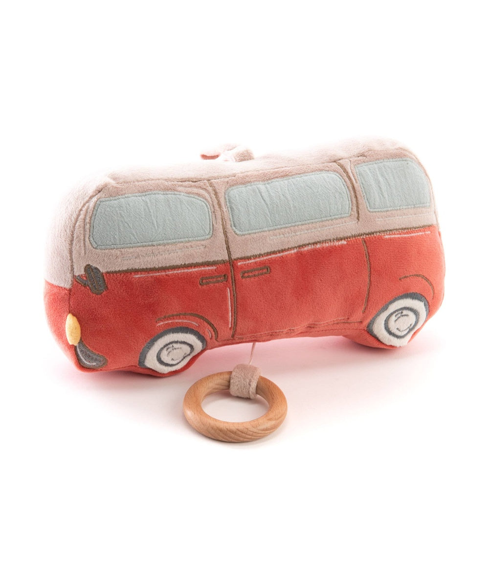 Van musical textile suspendu dans une chambre de bébé