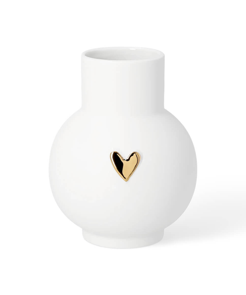 Vase boule Cœur doré de Räder en porcelaine blanche, vu de face sur fond blanc