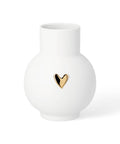 Vase boule Cœur doré de Räder en porcelaine blanche, vu de face sur fond blanc