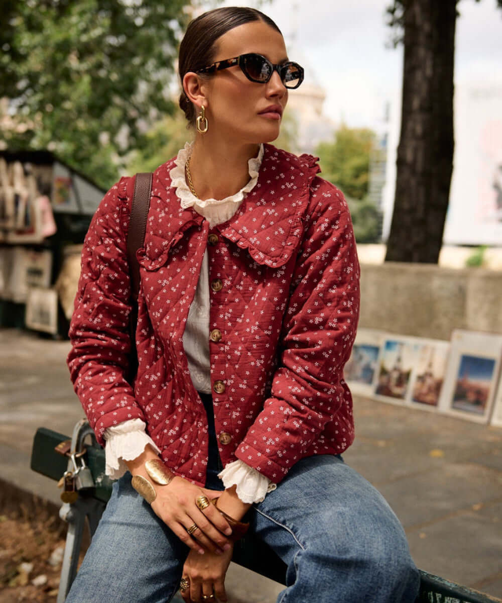 Veste Gabriel bordeaux boutonnée portée de face