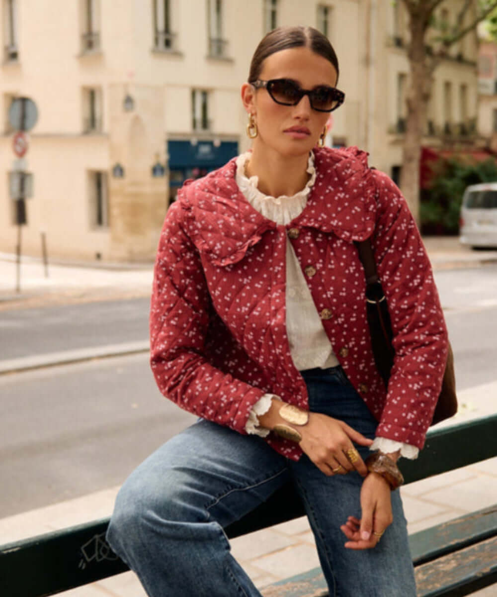 Silhouette en veste Gabriel bordeaux et jean large