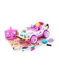 Voiture radiocommandée Bella Buggy de Sharper Image avec télécommande rose, feutres et accessoires de personnalisation sur fond blanc