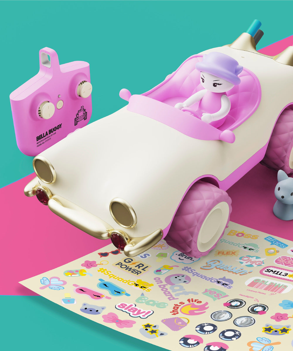 Voiture Bella Buggy blanche et rose de Sharper Image avant décoration, avec télécommande, chat et autocollants