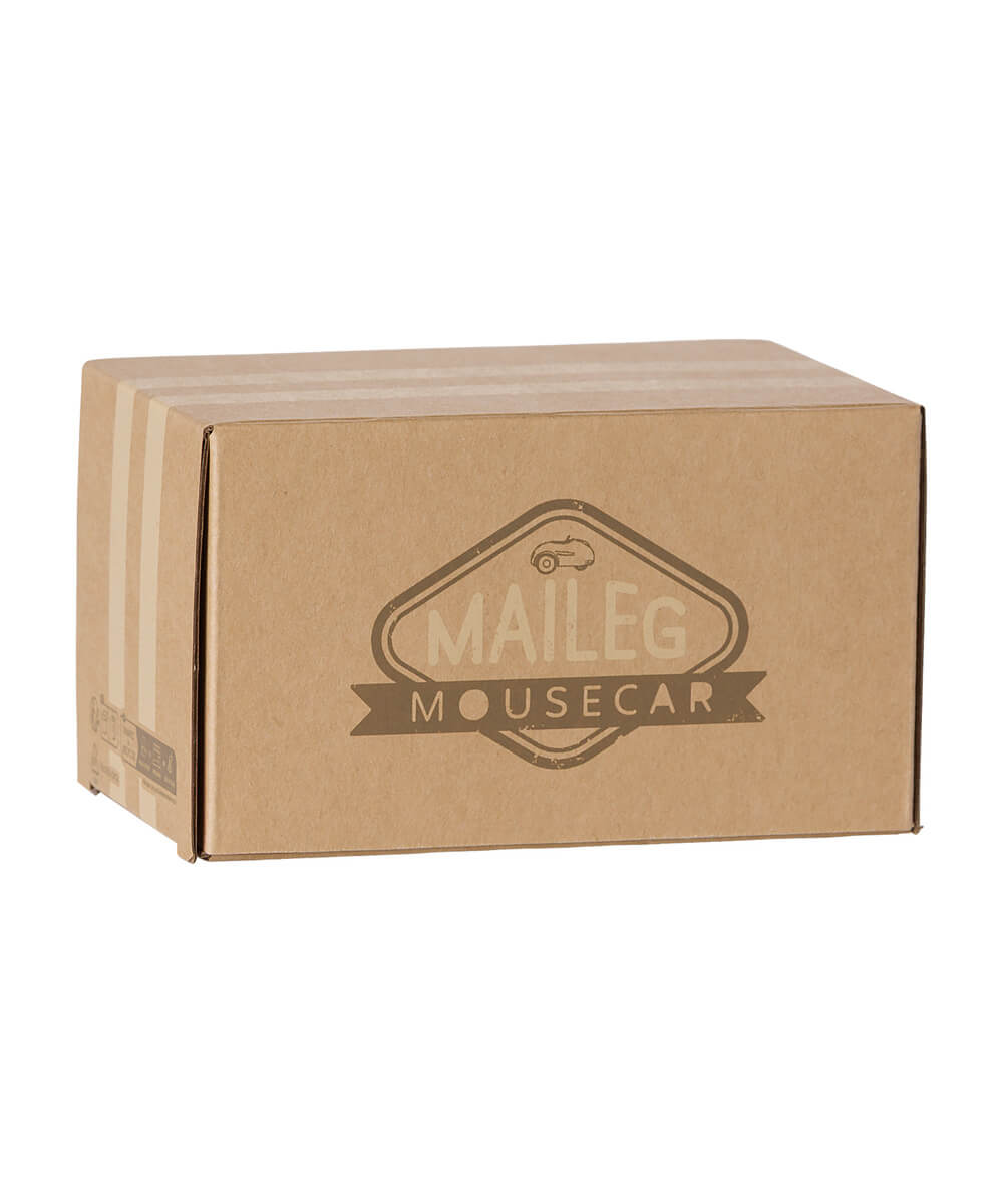 Voiture pour Souris - Sable Chaud de la marque Maileg, sur fond blanc
